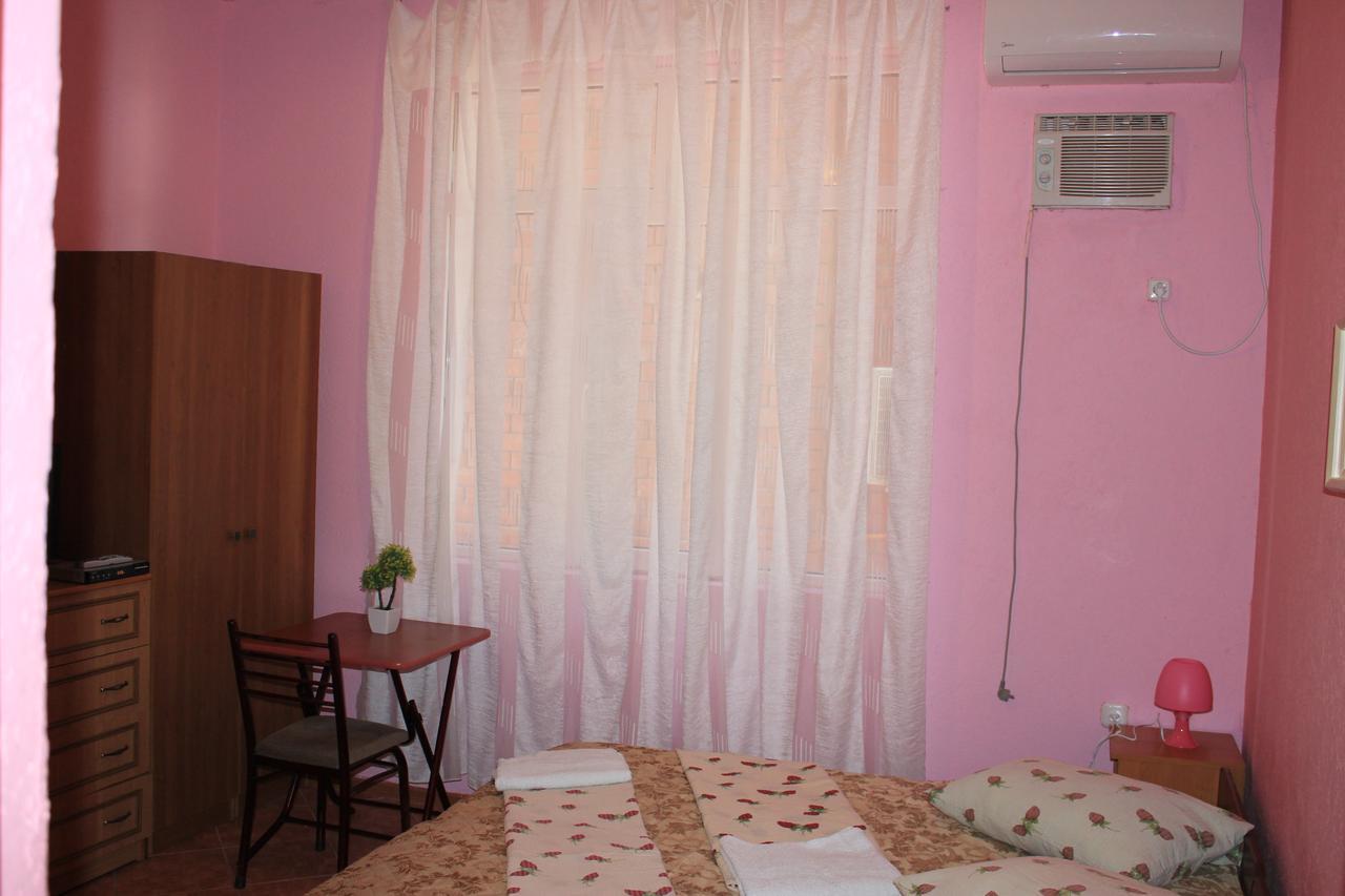 Emiliya Guest House Gagra Exterior photo